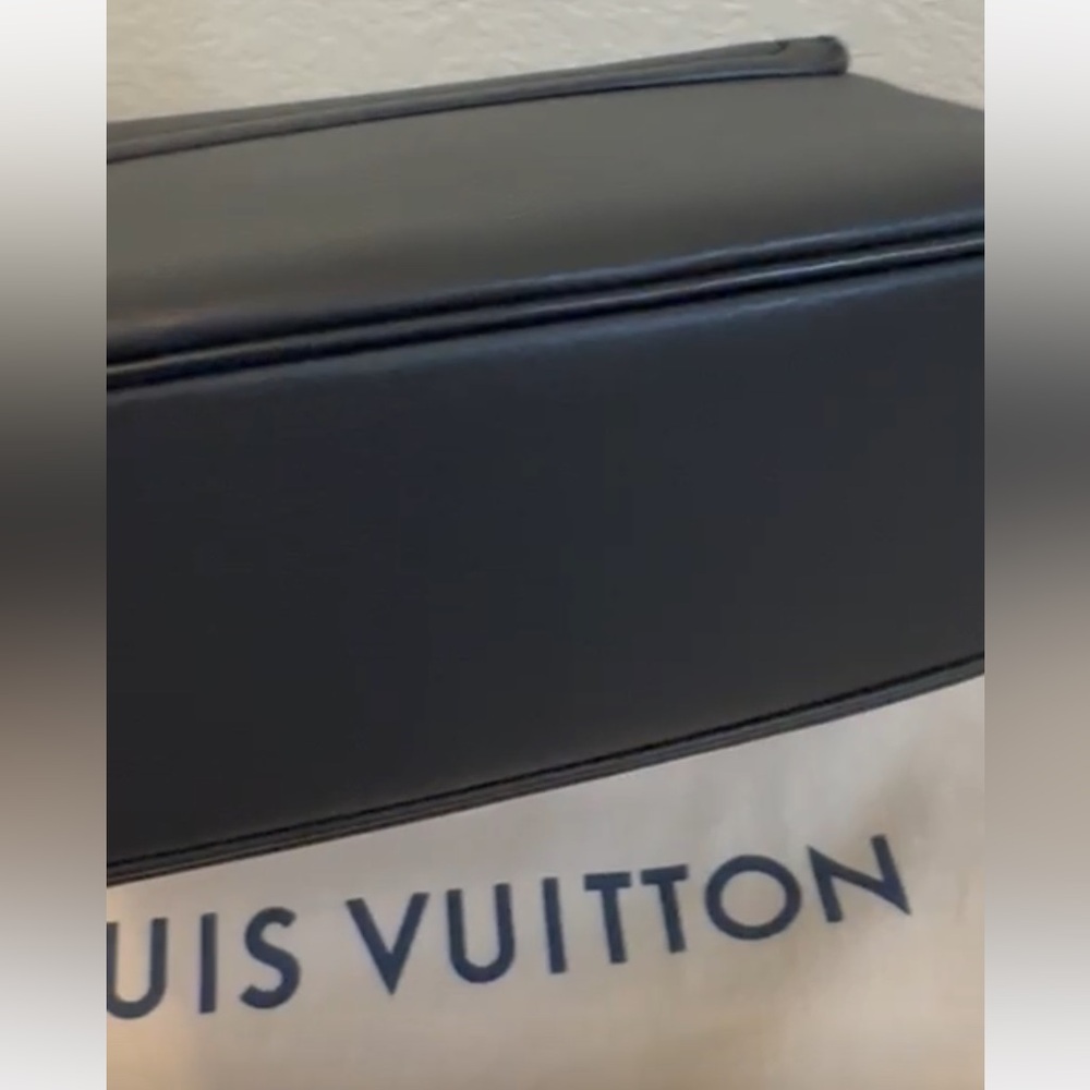 ❌SOLD❌Louis Vuitton Black Lockme Tender Noir - Picture 5 of 11